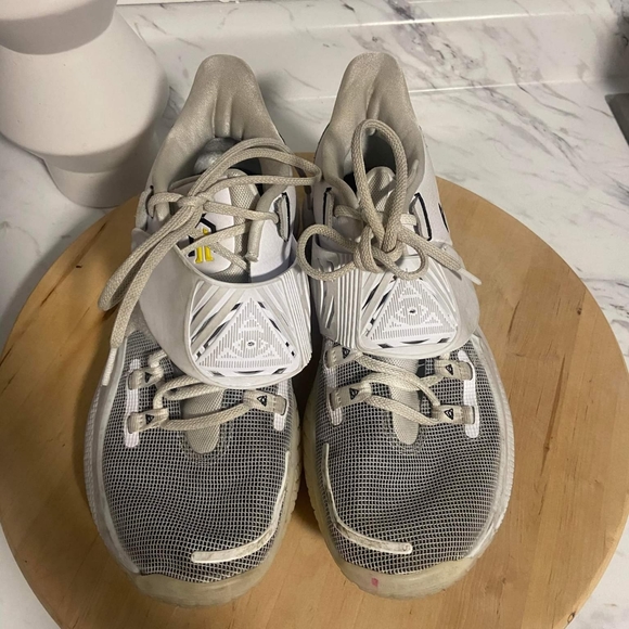 Nike Kyrie Low 3 'Eclipse' Size 10 - Picture 2 of 4